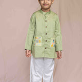 Green kurta set with embroidered pockets for boys